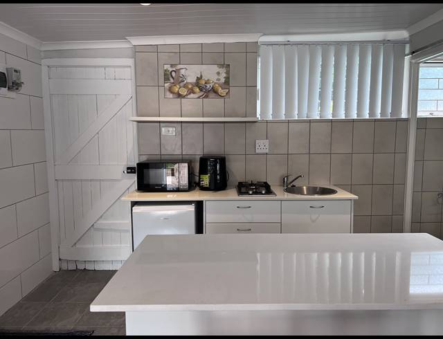 0.5 BEDROOM APARTMENT TO LET IN TABLE VIEW